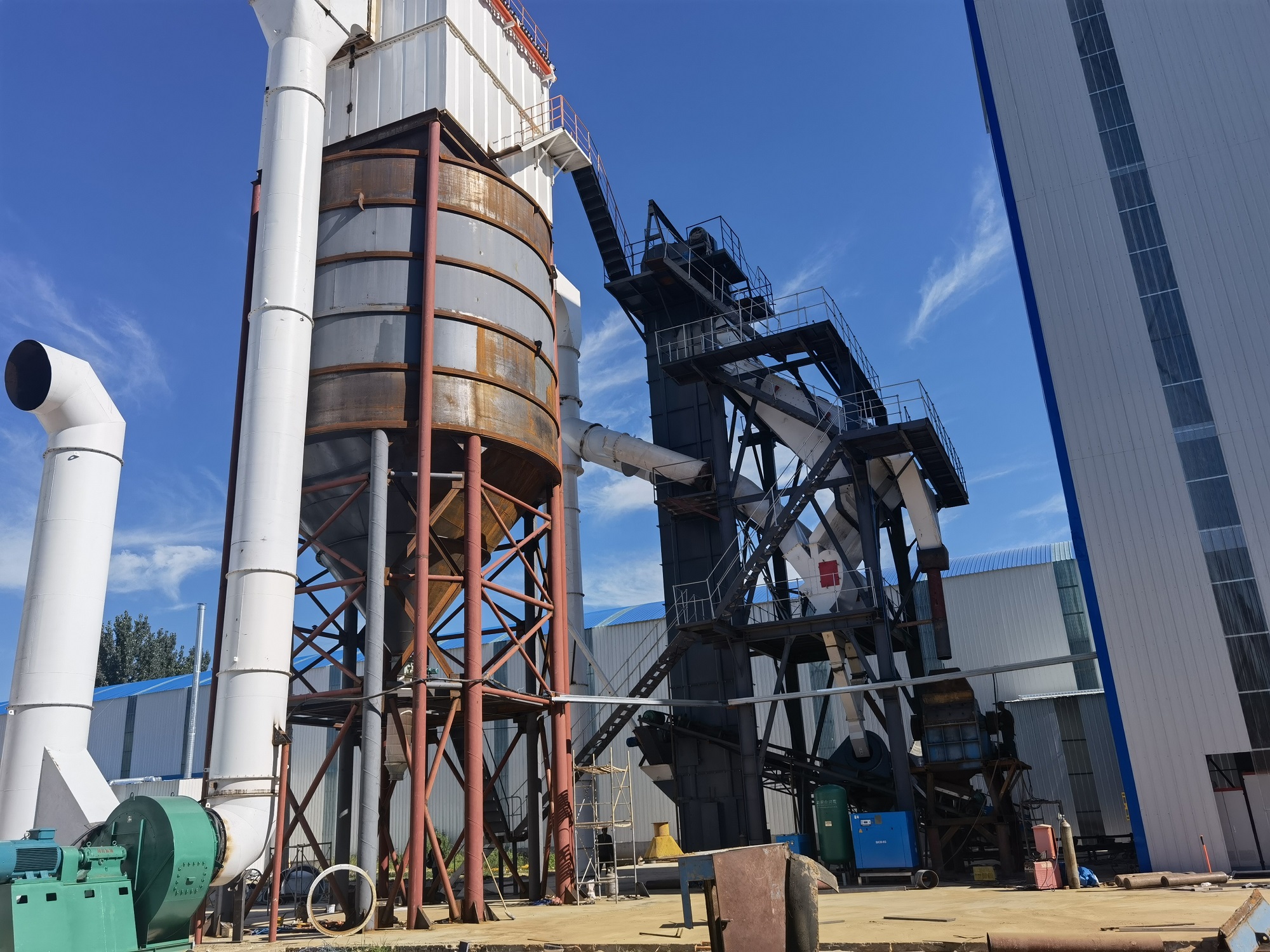 機制砂如何生產(chǎn)？干法和濕法制砂有什么區(qū)別？